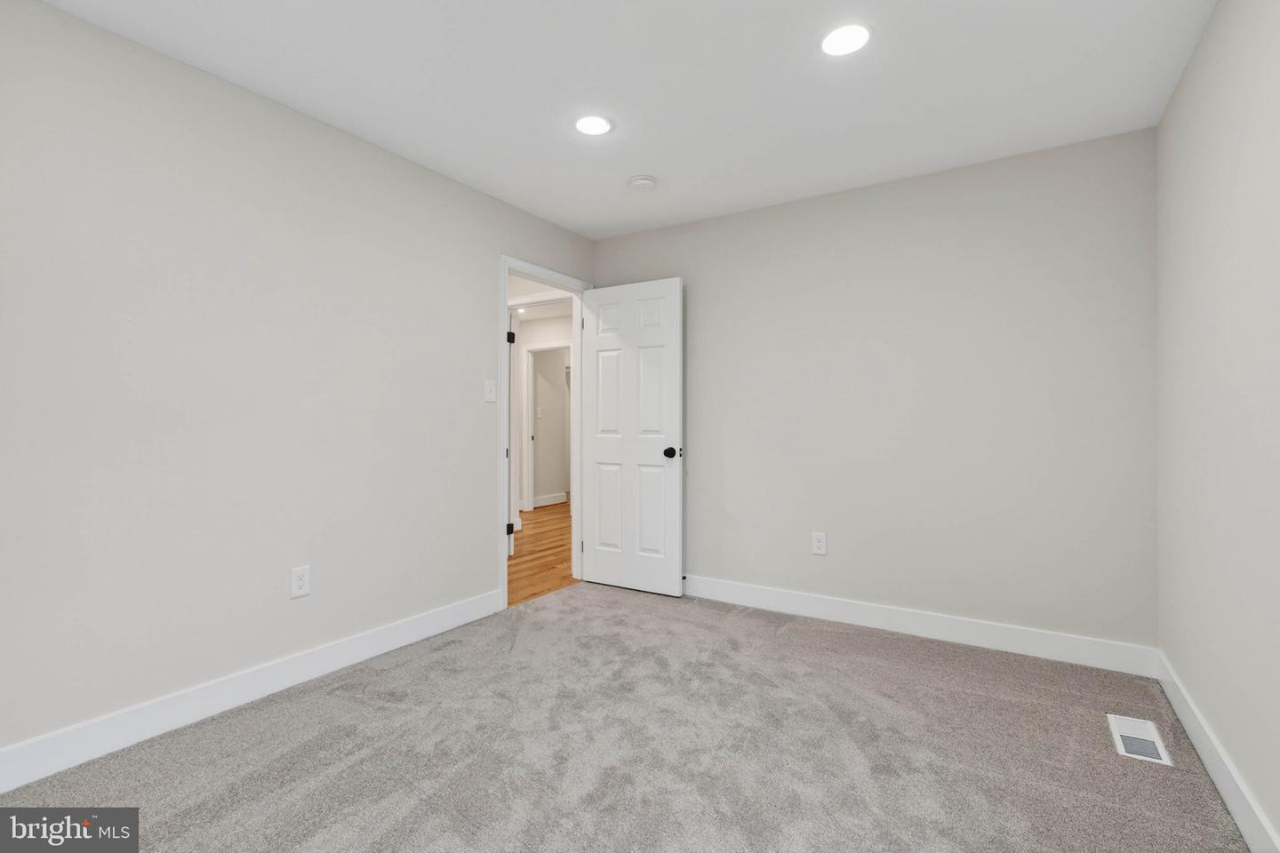 2678 OAKTON GLEN DR, VIENNA, Virginia 22181, 5 Bedrooms Bedrooms, ,3 BathroomsBathrooms,Residential,For sale,2678 OAKTON GLEN DR,VAFX2288252 MLS # VAFX2288252