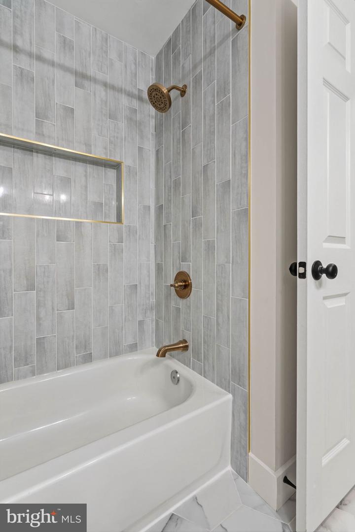 2678 OAKTON GLEN DR, VIENNA, Virginia 22181, 5 Bedrooms Bedrooms, ,3 BathroomsBathrooms,Residential,For sale,2678 OAKTON GLEN DR,VAFX2288252 MLS # VAFX2288252