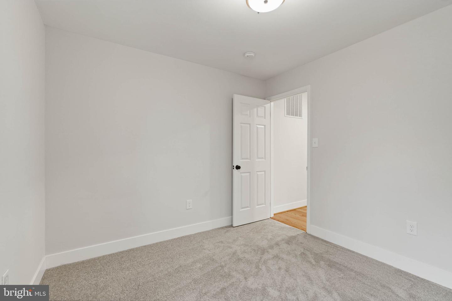 2678 OAKTON GLEN DR, VIENNA, Virginia 22181, 5 Bedrooms Bedrooms, ,3 BathroomsBathrooms,Residential,For sale,2678 OAKTON GLEN DR,VAFX2288252 MLS # VAFX2288252