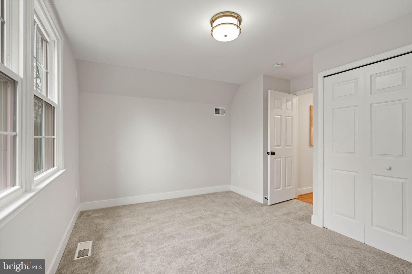 2678 OAKTON GLEN DR, VIENNA, Virginia 22181, 5 Bedrooms Bedrooms, ,3 BathroomsBathrooms,Residential,For sale,2678 OAKTON GLEN DR,VAFX2288252 MLS # VAFX2288252