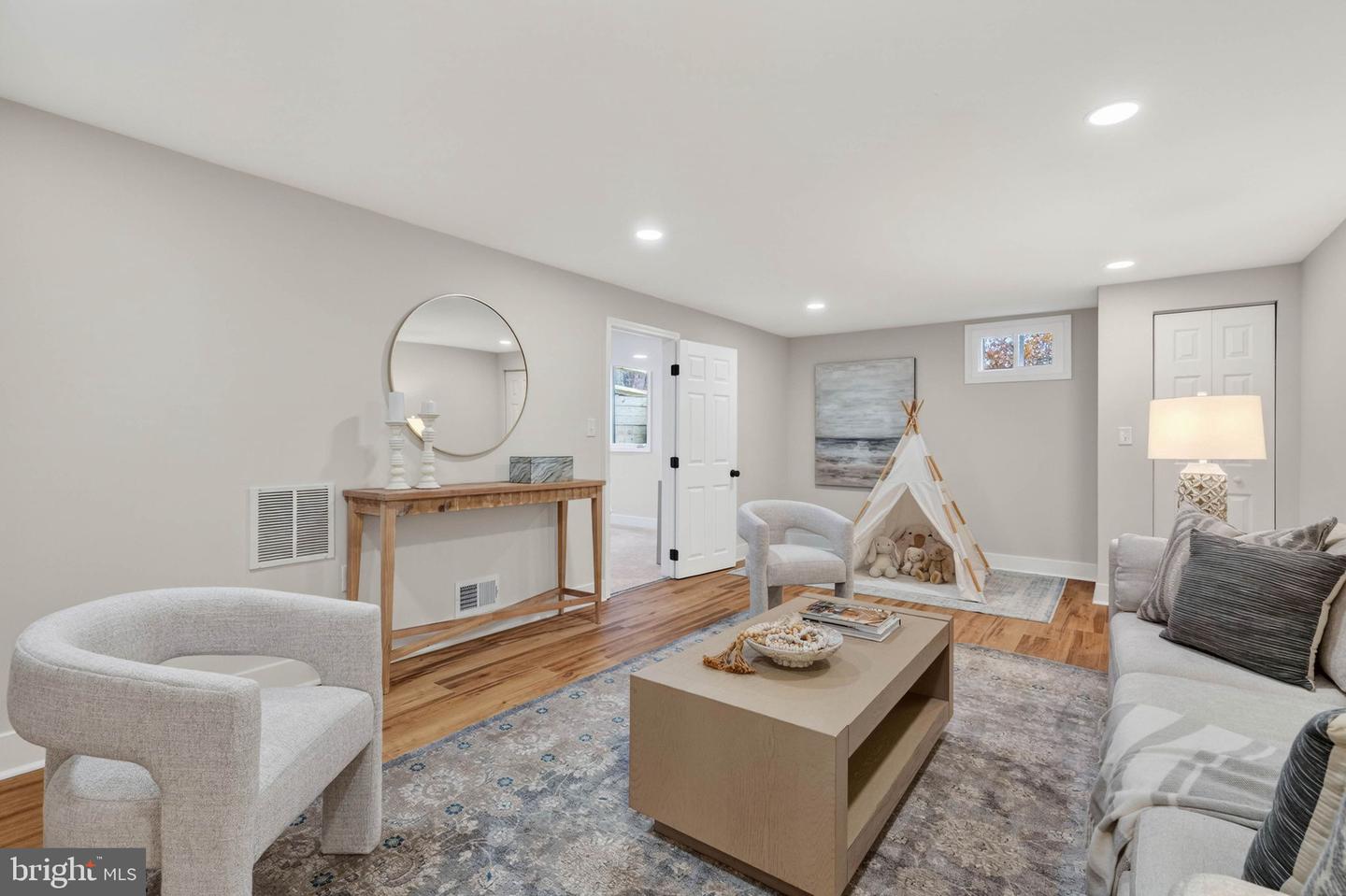 2678 OAKTON GLEN DR, VIENNA, Virginia 22181, 5 Bedrooms Bedrooms, ,3 BathroomsBathrooms,Residential,For sale,2678 OAKTON GLEN DR,VAFX2288252 MLS # VAFX2288252