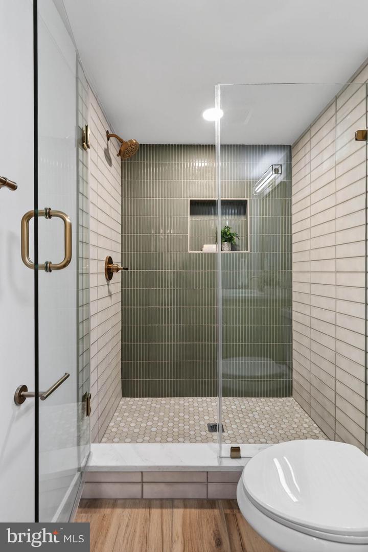 2678 OAKTON GLEN DR, VIENNA, Virginia 22181, 5 Bedrooms Bedrooms, ,3 BathroomsBathrooms,Residential,For sale,2678 OAKTON GLEN DR,VAFX2288252 MLS # VAFX2288252