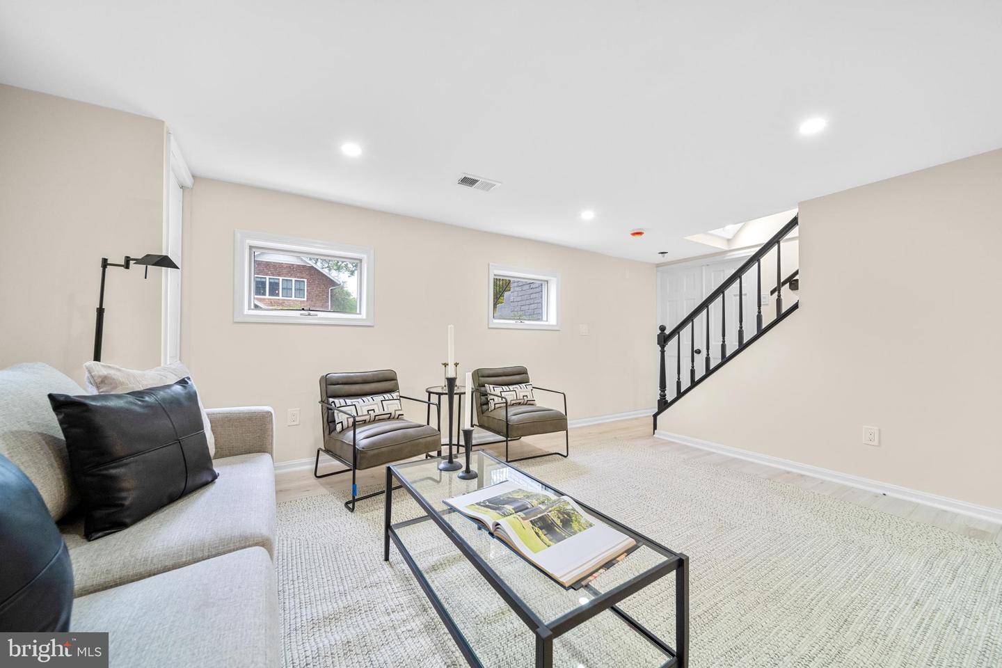 1404 N POWHATAN ST, ARLINGTON, Virginia 22205, 3 Bedrooms Bedrooms, ,4 BathroomsBathrooms,Residential,For sale,1404 N POWHATAN ST,VAAR2068332 MLS # VAAR2068332