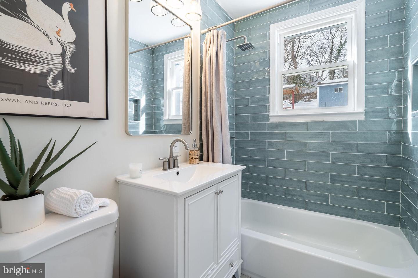 1404 N POWHATAN ST, ARLINGTON, Virginia 22205, 3 Bedrooms Bedrooms, ,4 BathroomsBathrooms,Residential,For sale,1404 N POWHATAN ST,VAAR2068332 MLS # VAAR2068332