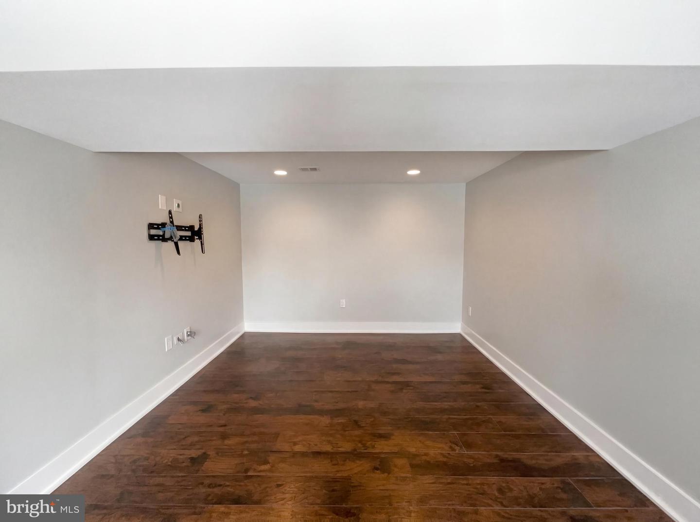 6515 CARRIAGE DR, ALEXANDRIA, Virginia 22310, 4 Bedrooms Bedrooms, ,3 BathroomsBathrooms,Residential,For sale,6515 CARRIAGE DR,VAFX2288468 MLS # VAFX2288468