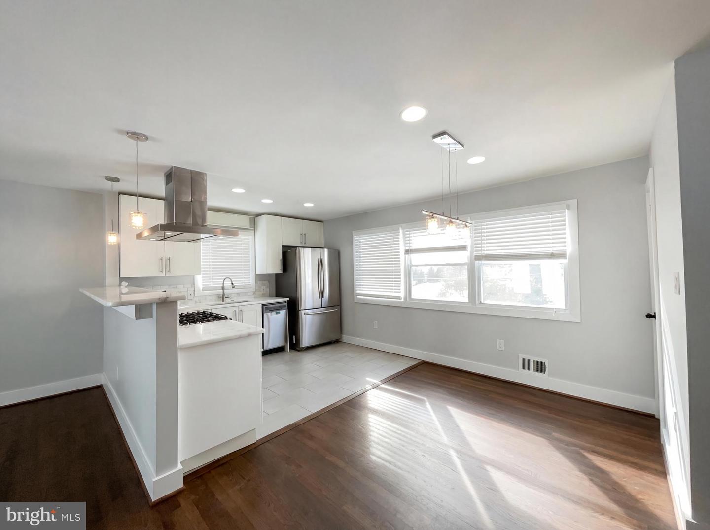 6515 CARRIAGE DR, ALEXANDRIA, Virginia 22310, 4 Bedrooms Bedrooms, ,3 BathroomsBathrooms,Residential,For sale,6515 CARRIAGE DR,VAFX2288468 MLS # VAFX2288468