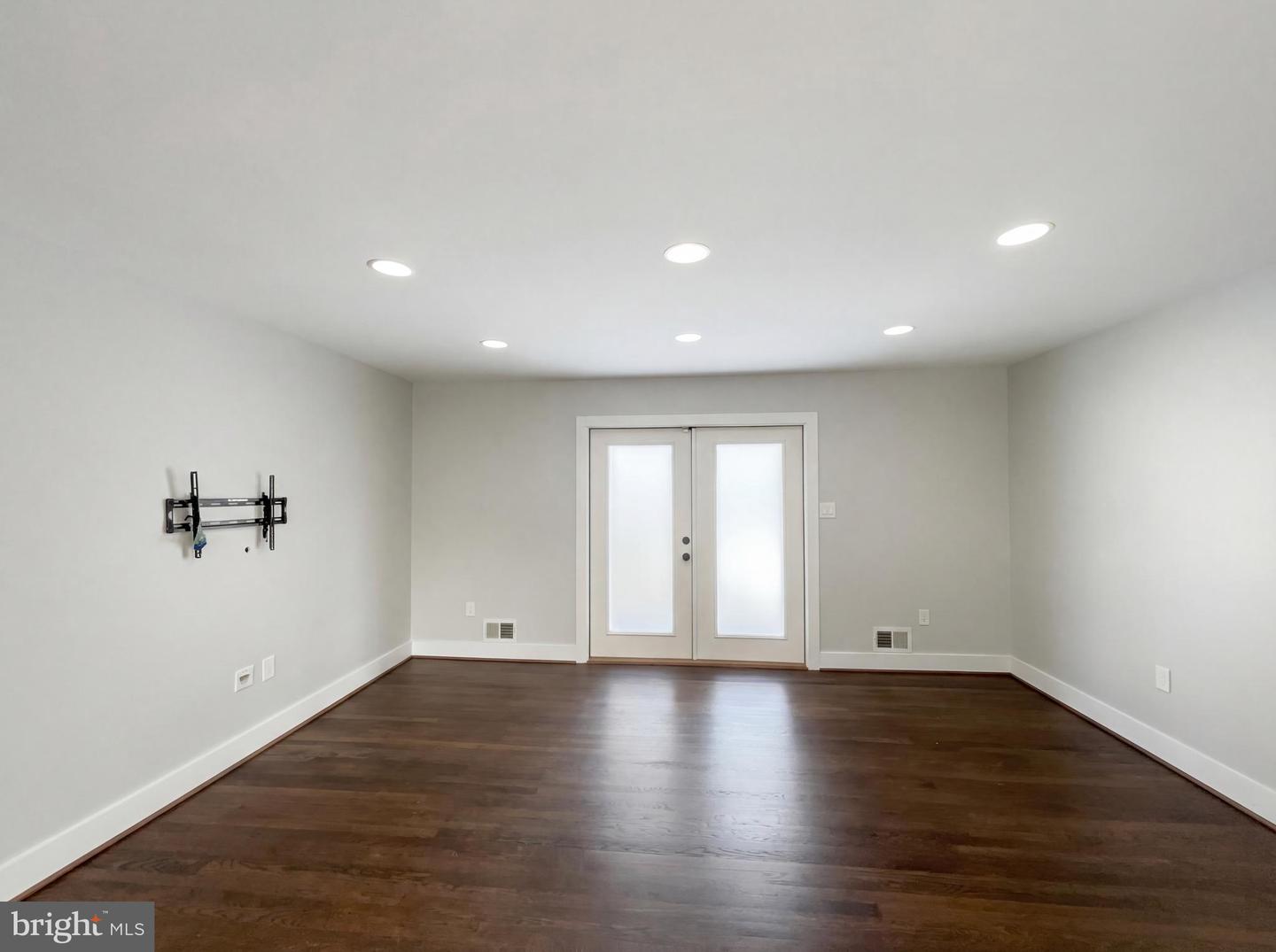 6515 CARRIAGE DR, ALEXANDRIA, Virginia 22310, 4 Bedrooms Bedrooms, ,3 BathroomsBathrooms,Residential,For sale,6515 CARRIAGE DR,VAFX2288468 MLS # VAFX2288468