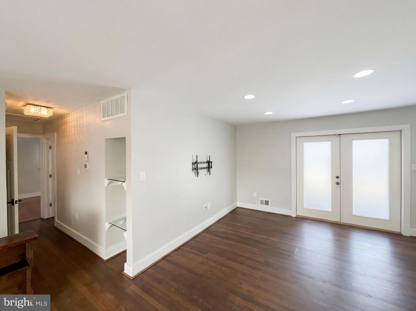 6515 CARRIAGE DR, ALEXANDRIA, Virginia 22310, 4 Bedrooms Bedrooms, ,3 BathroomsBathrooms,Residential,For sale,6515 CARRIAGE DR,VAFX2288468 MLS # VAFX2288468