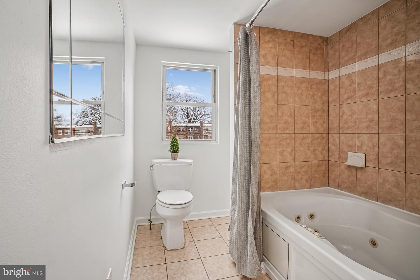 423 20TH ST NE, WASHINGTON, District Of Columbia 20002, 2 Bedrooms Bedrooms, ,1 BathroomBathrooms,Residential,For sale,423 20TH ST NE,DCDC2244410 MLS # DCDC2244410