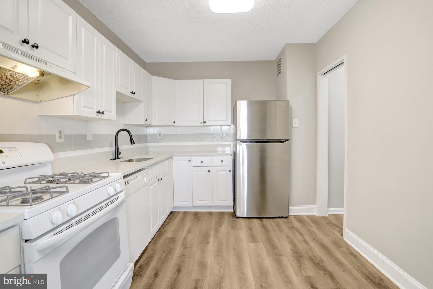 3705 S GEORGE MASON DR #2009S, FALLS CHURCH, Virginia 22041, 2 Bedrooms Bedrooms, ,2 BathroomsBathrooms,Residential,For sale,3705 S GEORGE MASON DR #2009S,VAFX2288728 MLS # VAFX2288728