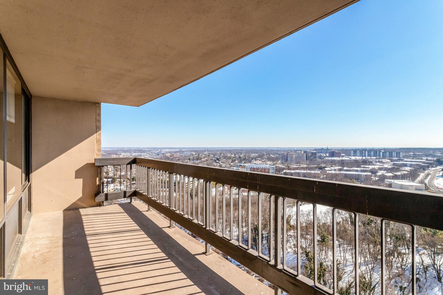 3705 S GEORGE MASON DR #2009S, FALLS CHURCH, Virginia 22041, 2 Bedrooms Bedrooms, ,2 BathroomsBathrooms,Residential,For sale,3705 S GEORGE MASON DR #2009S,VAFX2288728 MLS # VAFX2288728