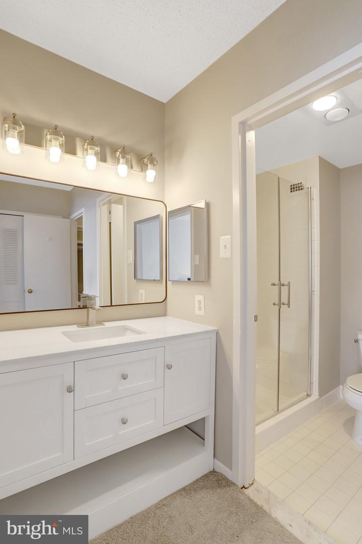 3705 S GEORGE MASON DR #2009S, FALLS CHURCH, Virginia 22041, 2 Bedrooms Bedrooms, ,2 BathroomsBathrooms,Residential,For sale,3705 S GEORGE MASON DR #2009S,VAFX2288728 MLS # VAFX2288728