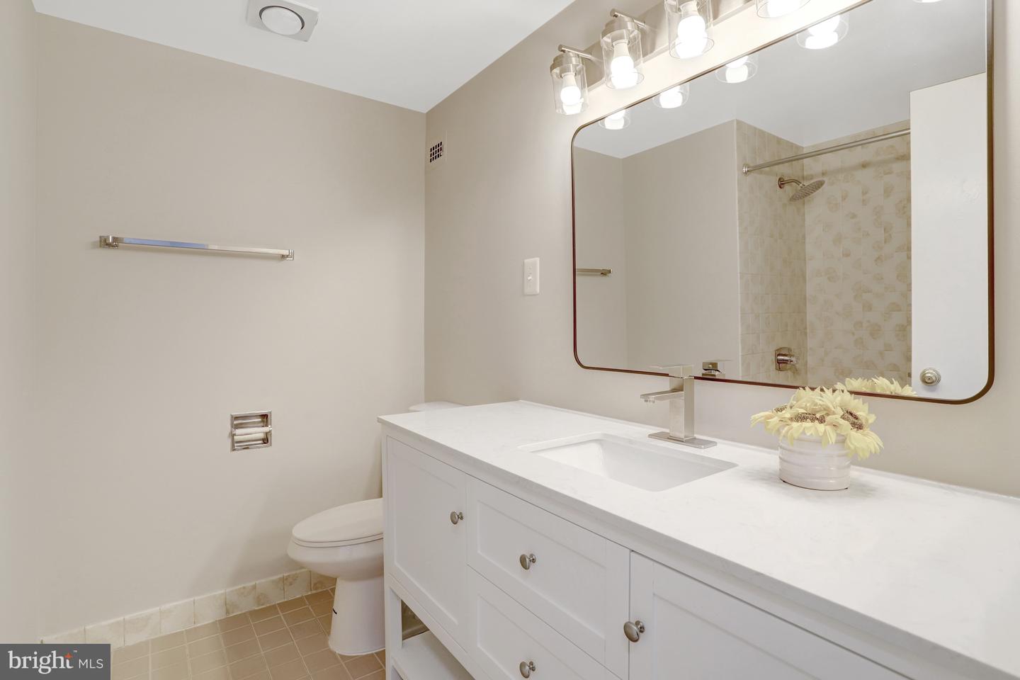 3705 S GEORGE MASON DR #2009S, FALLS CHURCH, Virginia 22041, 2 Bedrooms Bedrooms, ,2 BathroomsBathrooms,Residential,For sale,3705 S GEORGE MASON DR #2009S,VAFX2288728 MLS # VAFX2288728