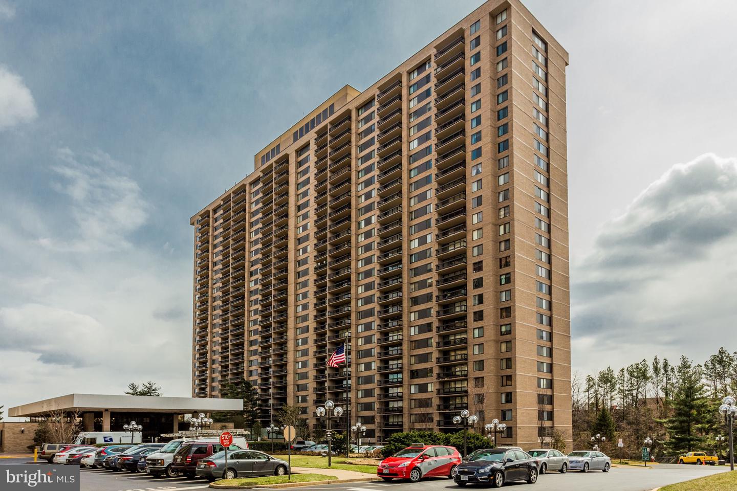 3705 S GEORGE MASON DR #2009S, FALLS CHURCH, Virginia 22041, 2 Bedrooms Bedrooms, ,2 BathroomsBathrooms,Residential,For sale,3705 S GEORGE MASON DR #2009S,VAFX2288728 MLS # VAFX2288728