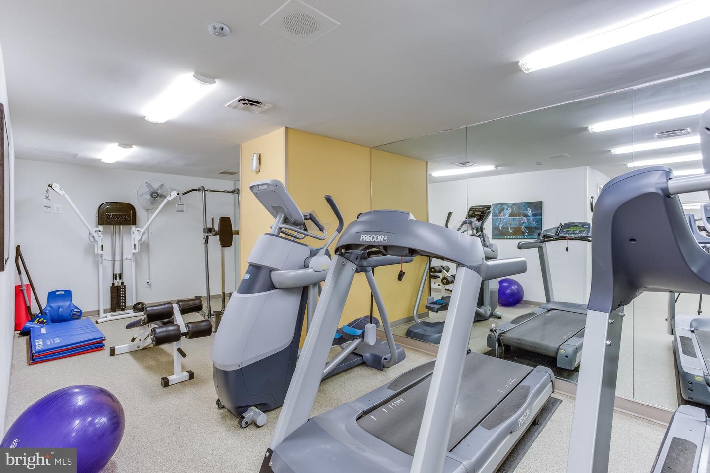 3705 S GEORGE MASON DR #2009S, FALLS CHURCH, Virginia 22041, 2 Bedrooms Bedrooms, ,2 BathroomsBathrooms,Residential,For sale,3705 S GEORGE MASON DR #2009S,VAFX2288728 MLS # VAFX2288728