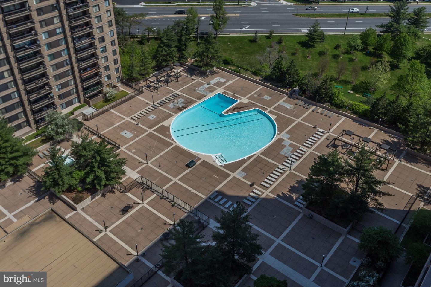 3705 S GEORGE MASON DR #2009S, FALLS CHURCH, Virginia 22041, 2 Bedrooms Bedrooms, ,2 BathroomsBathrooms,Residential,For sale,3705 S GEORGE MASON DR #2009S,VAFX2288728 MLS # VAFX2288728