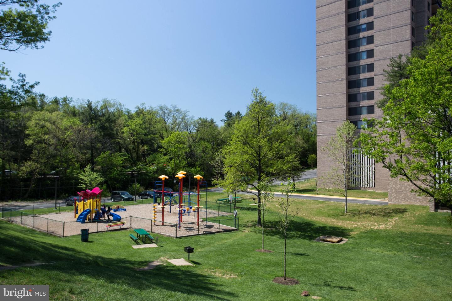 3705 S GEORGE MASON DR #2009S, FALLS CHURCH, Virginia 22041, 2 Bedrooms Bedrooms, ,2 BathroomsBathrooms,Residential,For sale,3705 S GEORGE MASON DR #2009S,VAFX2288728 MLS # VAFX2288728