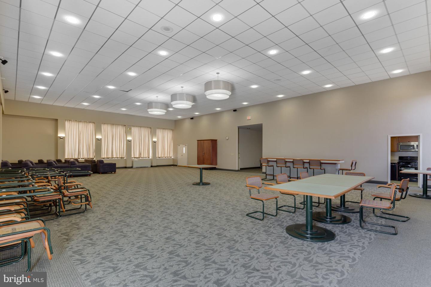 3705 S GEORGE MASON DR #2009S, FALLS CHURCH, Virginia 22041, 2 Bedrooms Bedrooms, ,2 BathroomsBathrooms,Residential,For sale,3705 S GEORGE MASON DR #2009S,VAFX2288728 MLS # VAFX2288728