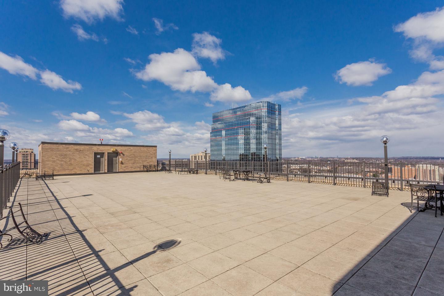 3705 S GEORGE MASON DR #2009S, FALLS CHURCH, Virginia 22041, 2 Bedrooms Bedrooms, ,2 BathroomsBathrooms,Residential,For sale,3705 S GEORGE MASON DR #2009S,VAFX2288728 MLS # VAFX2288728