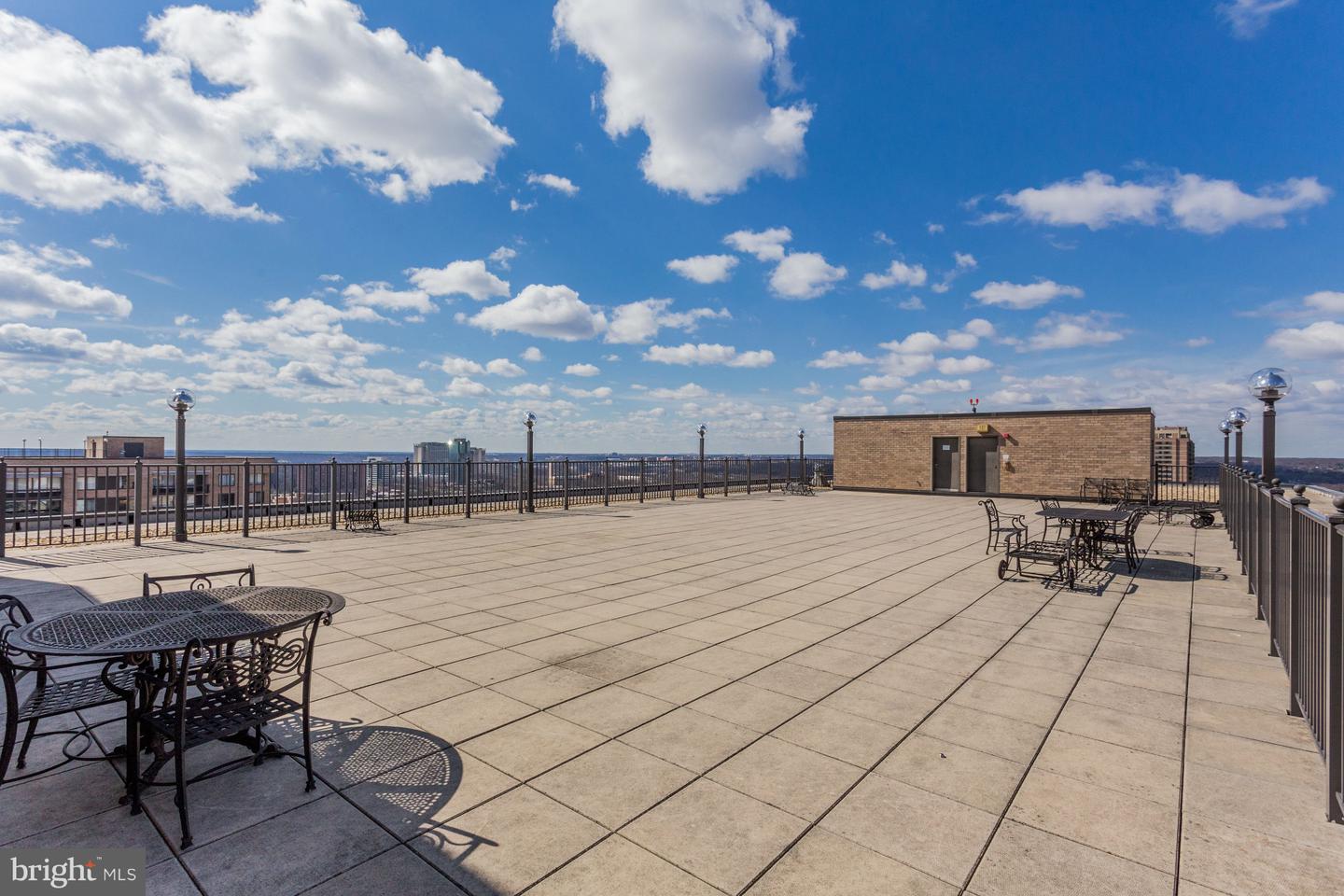 3705 S GEORGE MASON DR #2009S, FALLS CHURCH, Virginia 22041, 2 Bedrooms Bedrooms, ,2 BathroomsBathrooms,Residential,For sale,3705 S GEORGE MASON DR #2009S,VAFX2288728 MLS # VAFX2288728