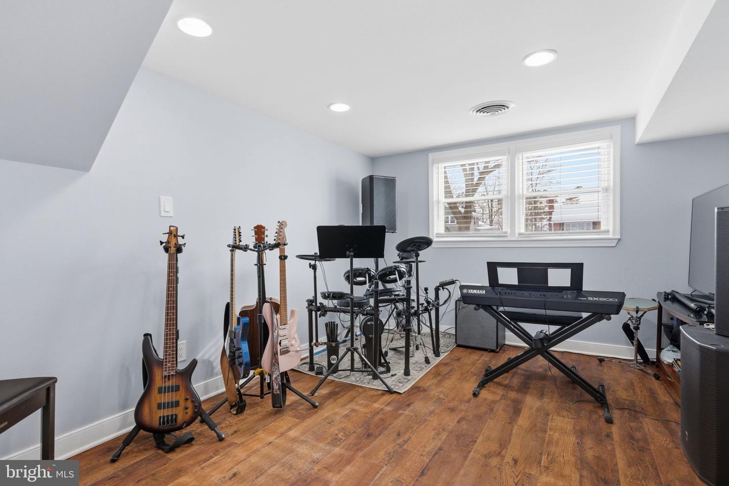 6728 HOPEWELL AVE, SPRINGFIELD, Virginia 22151, 4 Bedrooms Bedrooms, ,2 BathroomsBathrooms,Residential,For sale,6728 HOPEWELL AVE,VAFX2288756 MLS # VAFX2288756