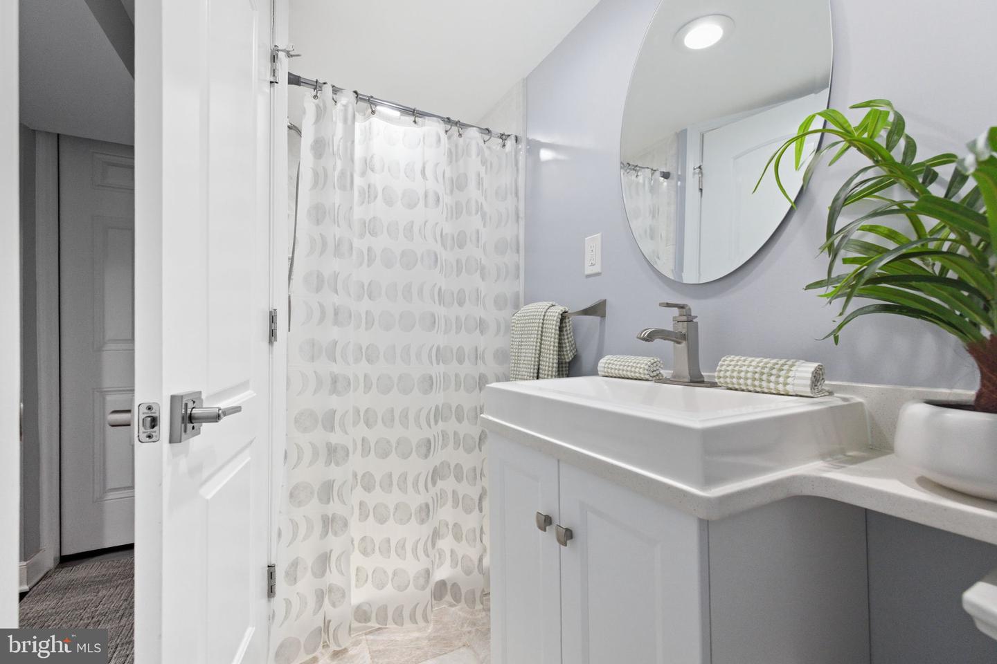 6728 HOPEWELL AVE, SPRINGFIELD, Virginia 22151, 4 Bedrooms Bedrooms, ,2 BathroomsBathrooms,Residential,For sale,6728 HOPEWELL AVE,VAFX2288756 MLS # VAFX2288756