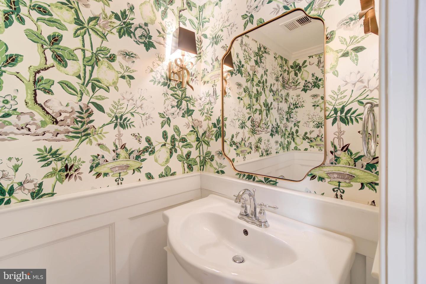 129 E ST SE, WASHINGTON, District Of Columbia 20003, 2 Bedrooms Bedrooms, ,2 BathroomsBathrooms,Residential,For sale,129 E ST SE,DCDC2244454 MLS # DCDC2244454