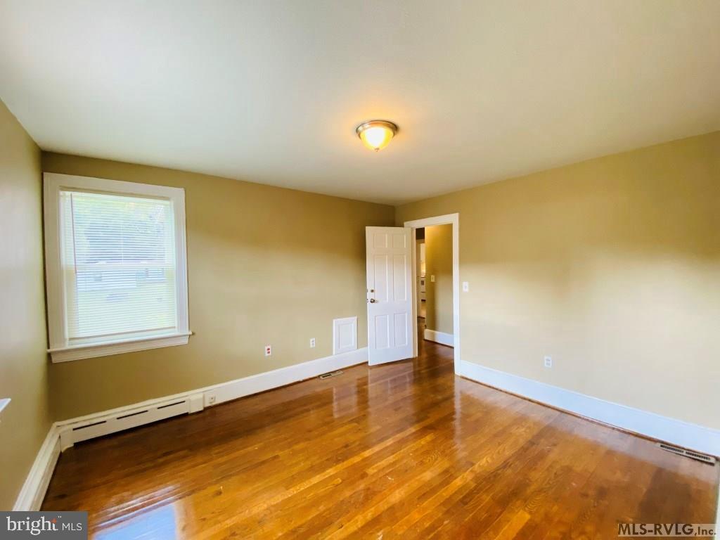 190 MAIN ST, BRODNAX, Virginia 23920, 4 Bedrooms Bedrooms, 13 Rooms Rooms,2 BathroomsBathrooms,Residential,For sale,190 MAIN ST,VABW2000098 MLS # VABW2000098