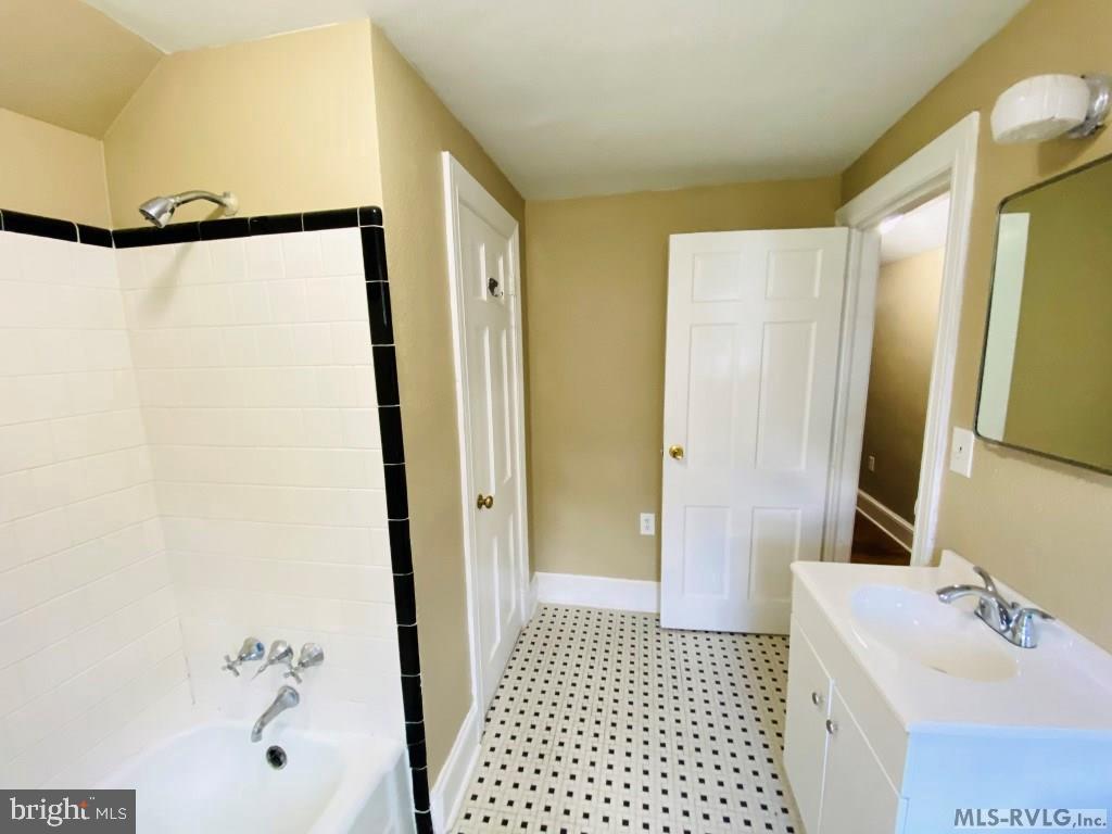 190 MAIN ST, BRODNAX, Virginia 23920, 4 Bedrooms Bedrooms, 13 Rooms Rooms,2 BathroomsBathrooms,Residential,For sale,190 MAIN ST,VABW2000098 MLS # VABW2000098