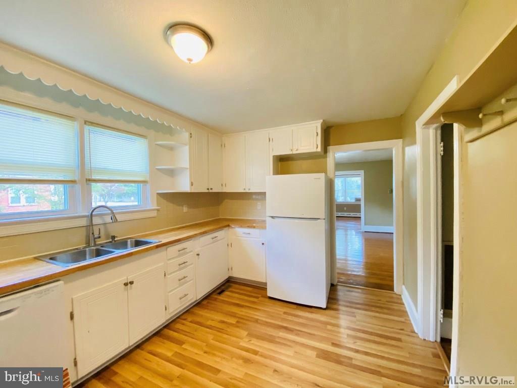 190 MAIN ST, BRODNAX, Virginia 23920, 4 Bedrooms Bedrooms, 13 Rooms Rooms,2 BathroomsBathrooms,Residential,For sale,190 MAIN ST,VABW2000098 MLS # VABW2000098