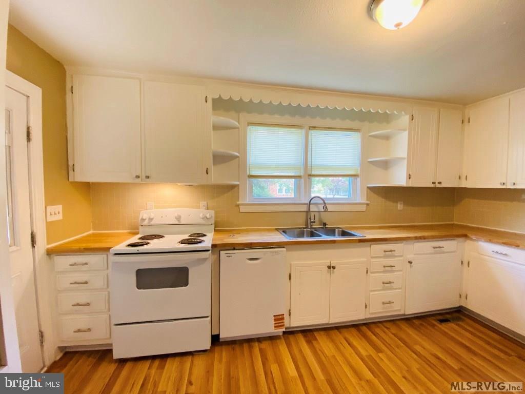 190 MAIN ST, BRODNAX, Virginia 23920, 4 Bedrooms Bedrooms, 13 Rooms Rooms,2 BathroomsBathrooms,Residential,For sale,190 MAIN ST,VABW2000098 MLS # VABW2000098