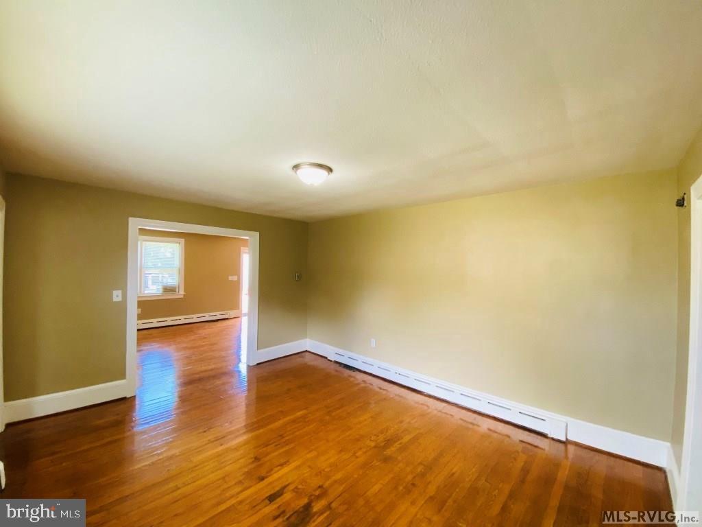 190 MAIN ST, BRODNAX, Virginia 23920, 4 Bedrooms Bedrooms, 13 Rooms Rooms,2 BathroomsBathrooms,Residential,For sale,190 MAIN ST,VABW2000098 MLS # VABW2000098