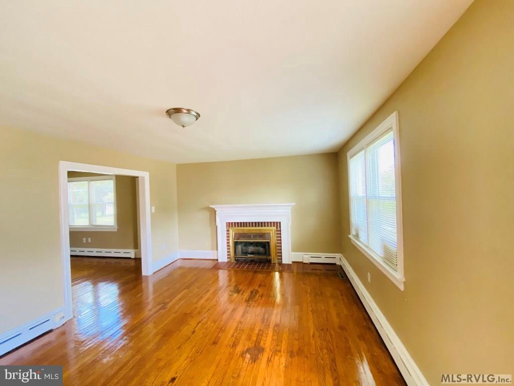 190 MAIN ST, BRODNAX, Virginia 23920, 4 Bedrooms Bedrooms, 13 Rooms Rooms,2 BathroomsBathrooms,Residential,For sale,190 MAIN ST,VABW2000098 MLS # VABW2000098