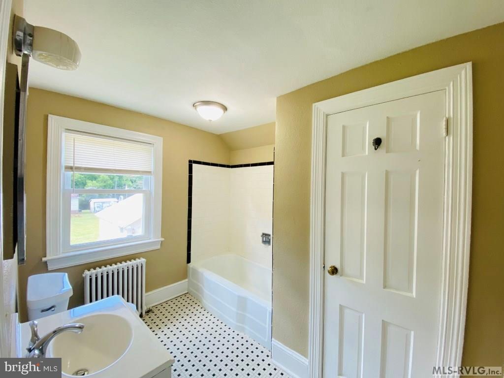 190 MAIN ST, BRODNAX, Virginia 23920, 4 Bedrooms Bedrooms, 13 Rooms Rooms,2 BathroomsBathrooms,Residential,For sale,190 MAIN ST,VABW2000098 MLS # VABW2000098