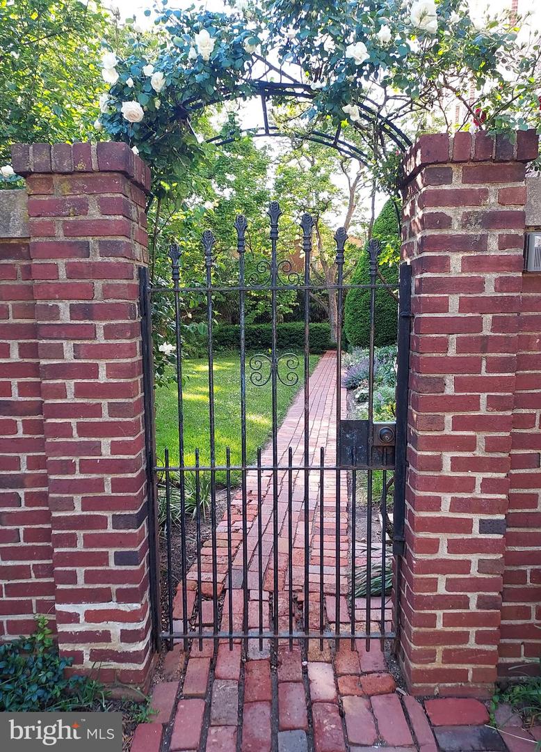 1661 CRESCENT PL NW #102, WASHINGTON, District Of Columbia 20009, 2 Bedrooms Bedrooms, ,2 BathroomsBathrooms,Residential,For sale,1661 CRESCENT PL NW #102,DCDC2244468 MLS # DCDC2244468