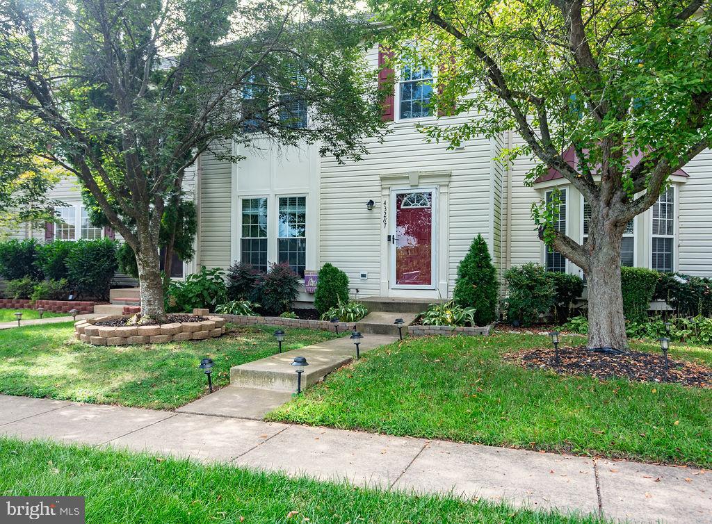 43287 CHOKEBERRY SQ, ASHBURN, Virginia 20147, 3 Bedrooms Bedrooms, ,2 BathroomsBathrooms,Residential,For sale,43287 CHOKEBERRY SQ,VALO2115082 MLS # VALO2115082