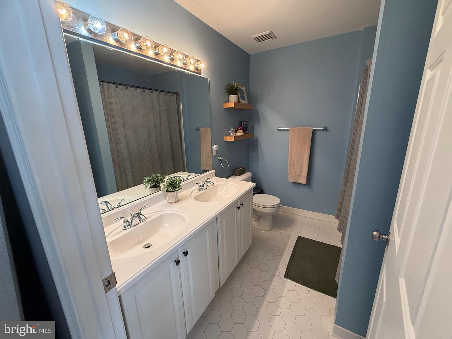 43287 CHOKEBERRY SQ, ASHBURN, Virginia 20147, 3 Bedrooms Bedrooms, ,2 BathroomsBathrooms,Residential,For sale,43287 CHOKEBERRY SQ,VALO2115082 MLS # VALO2115082