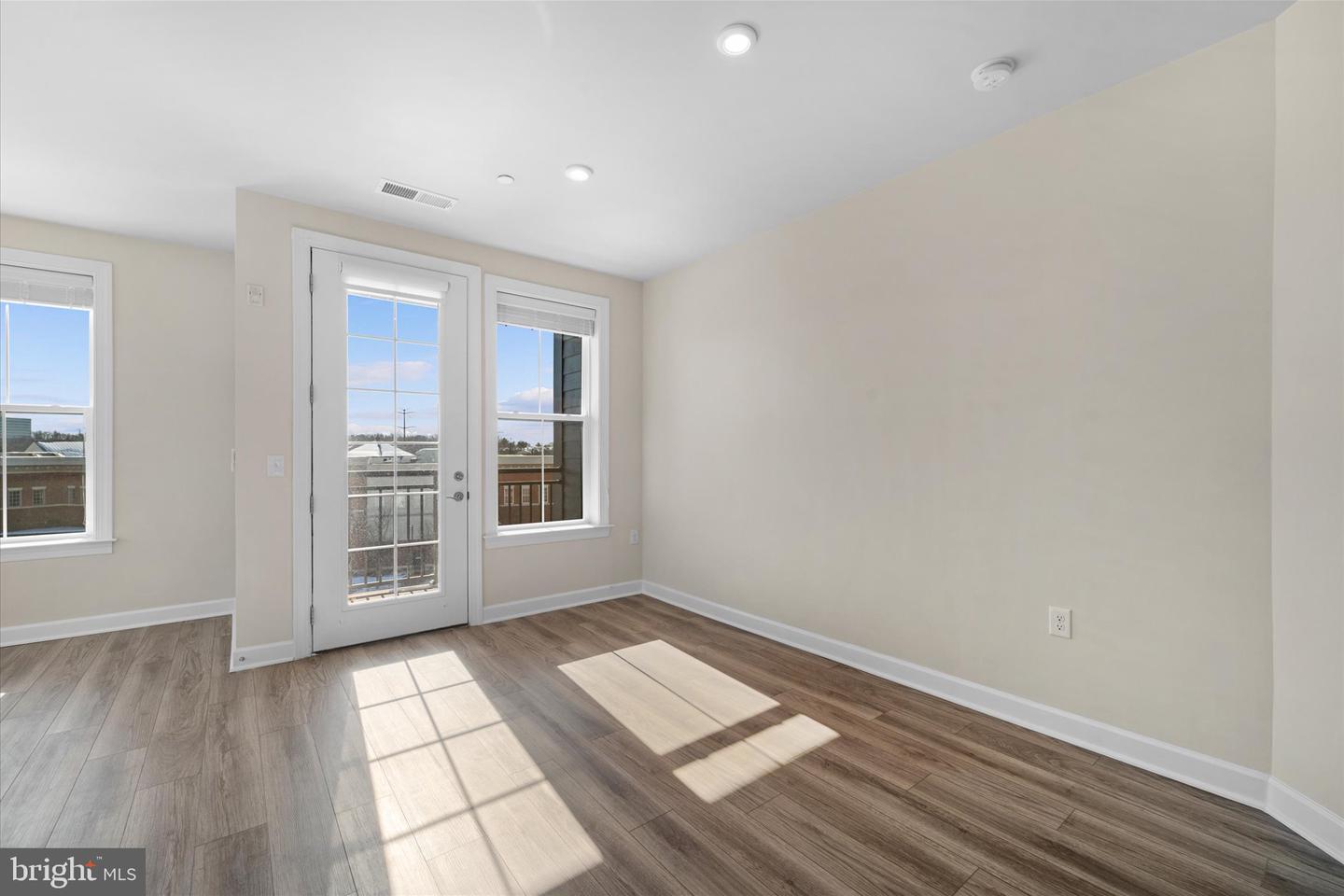 3927 FAIR RIDGE DR #409, FAIRFAX, Virginia 22033, 2 Bedrooms Bedrooms, ,2 BathroomsBathrooms,Residential,For sale,3927 FAIR RIDGE DR #409,VAFX2288538 MLS # VAFX2288538