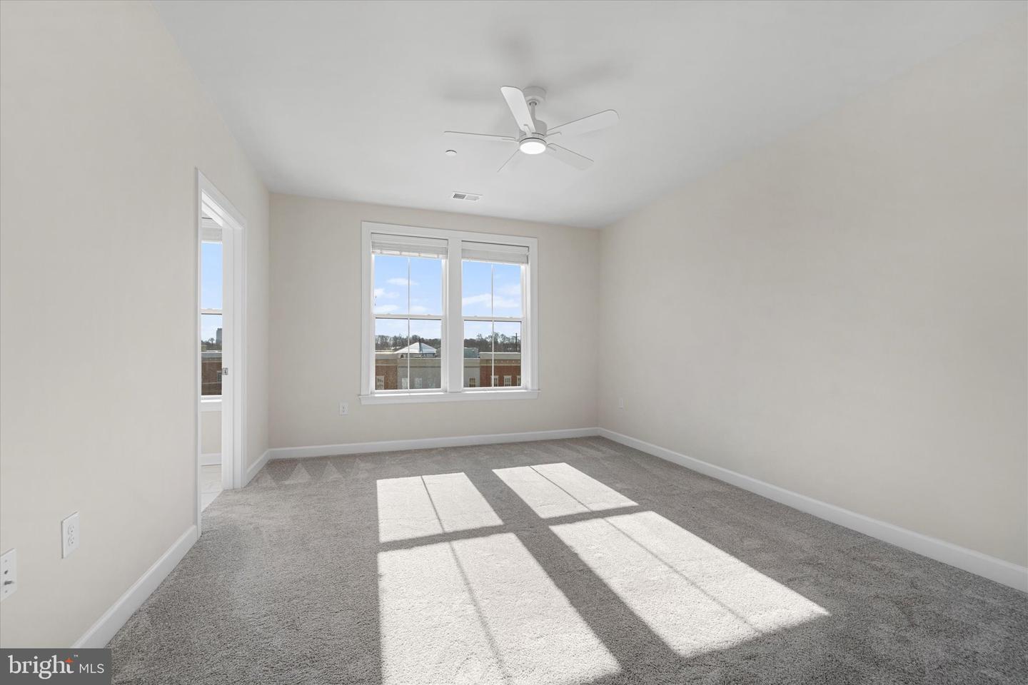 3927 FAIR RIDGE DR #409, FAIRFAX, Virginia 22033, 2 Bedrooms Bedrooms, ,2 BathroomsBathrooms,Residential,For sale,3927 FAIR RIDGE DR #409,VAFX2288538 MLS # VAFX2288538