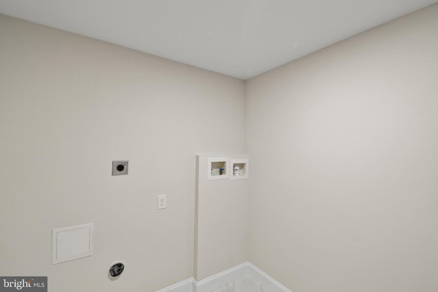 227 CABIN LN, MOUNT JACKSON, Virginia 22842, 2 Bedrooms Bedrooms, 6 Rooms Rooms,2 BathroomsBathrooms,Residential,For sale,227 CABIN LN,VASH2013492 MLS # VASH2013492