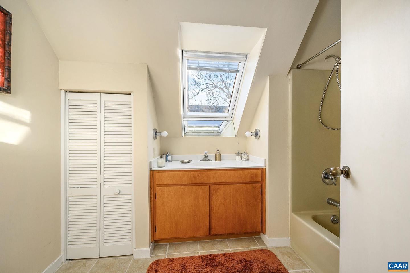 311 NW 2ND ST #B, CHARLOTTESVILLE, Virginia 22902, 3 Bedrooms Bedrooms, ,2 BathroomsBathrooms,Residential,For sale,311 NW 2ND ST #B,672968 MLS # 672968