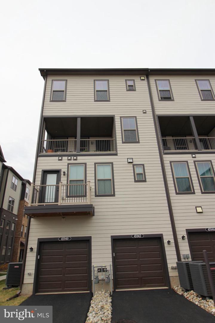 45942 RAVEN TER, STERLING, Virginia 20165, 3 Bedrooms Bedrooms, ,2 BathroomsBathrooms,Residential,For sale,45942 RAVEN TER,VALO2115120 MLS # VALO2115120