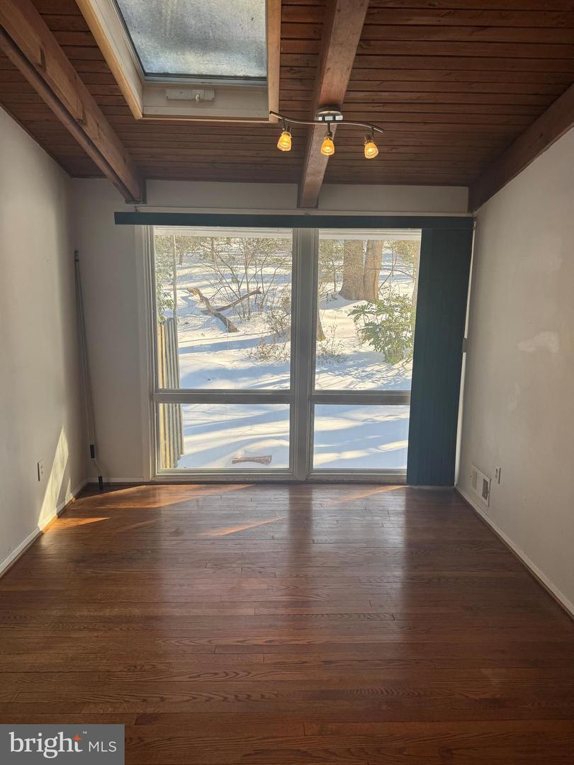 7527 FRIAR TUCK CT, FALLS CHURCH, Virginia 22042, 5 Bedrooms Bedrooms, ,3 BathroomsBathrooms,Residential,For sale,7527 FRIAR TUCK CT,VAFX2288660 MLS # VAFX2288660