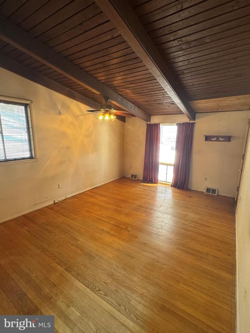 7527 FRIAR TUCK CT, FALLS CHURCH, Virginia 22042, 5 Bedrooms Bedrooms, ,3 BathroomsBathrooms,Residential,For sale,7527 FRIAR TUCK CT,VAFX2288660 MLS # VAFX2288660