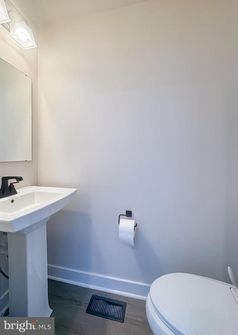 19418 PAIUTE TER, LEESBURG, Virginia 20175, 5 Bedrooms Bedrooms, ,4 BathroomsBathrooms,Residential,For sale,19418 PAIUTE TER,VALO2115142 MLS # VALO2115142