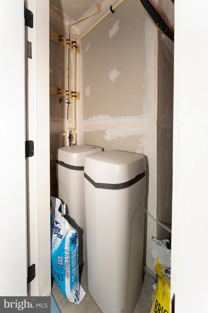 19418 PAIUTE TER, LEESBURG, Virginia 20175, 5 Bedrooms Bedrooms, ,4 BathroomsBathrooms,Residential,For sale,19418 PAIUTE TER,VALO2115142 MLS # VALO2115142