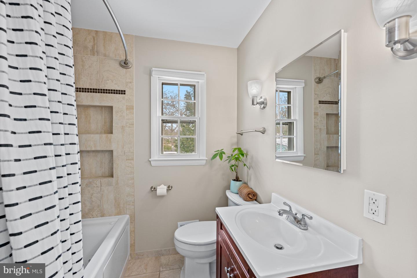 8511 CAMDEN ST, ALEXANDRIA, Virginia 22308, 3 Bedrooms Bedrooms, ,2 BathroomsBathrooms,Residential,For sale,8511 CAMDEN ST,VAFX2288688 MLS # VAFX2288688