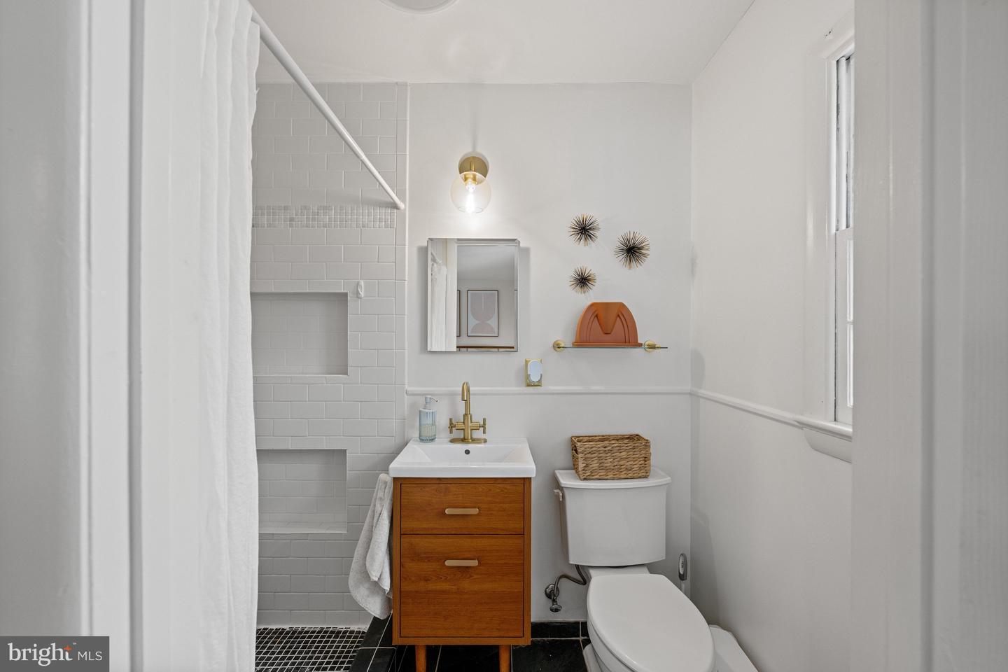 8511 CAMDEN ST, ALEXANDRIA, Virginia 22308, 3 Bedrooms Bedrooms, ,2 BathroomsBathrooms,Residential,For sale,8511 CAMDEN ST,VAFX2288688 MLS # VAFX2288688