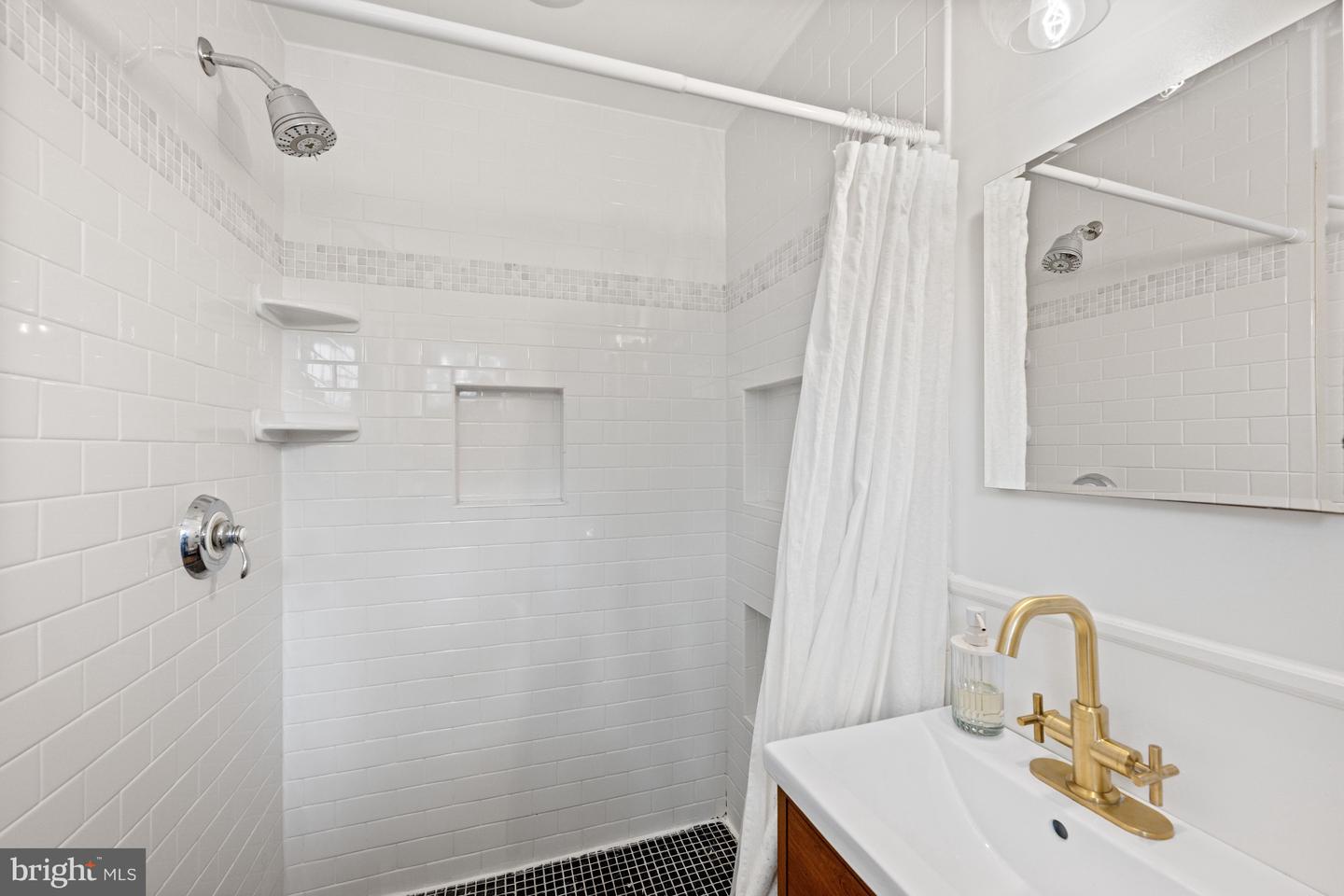 8511 CAMDEN ST, ALEXANDRIA, Virginia 22308, 3 Bedrooms Bedrooms, ,2 BathroomsBathrooms,Residential,For sale,8511 CAMDEN ST,VAFX2288688 MLS # VAFX2288688