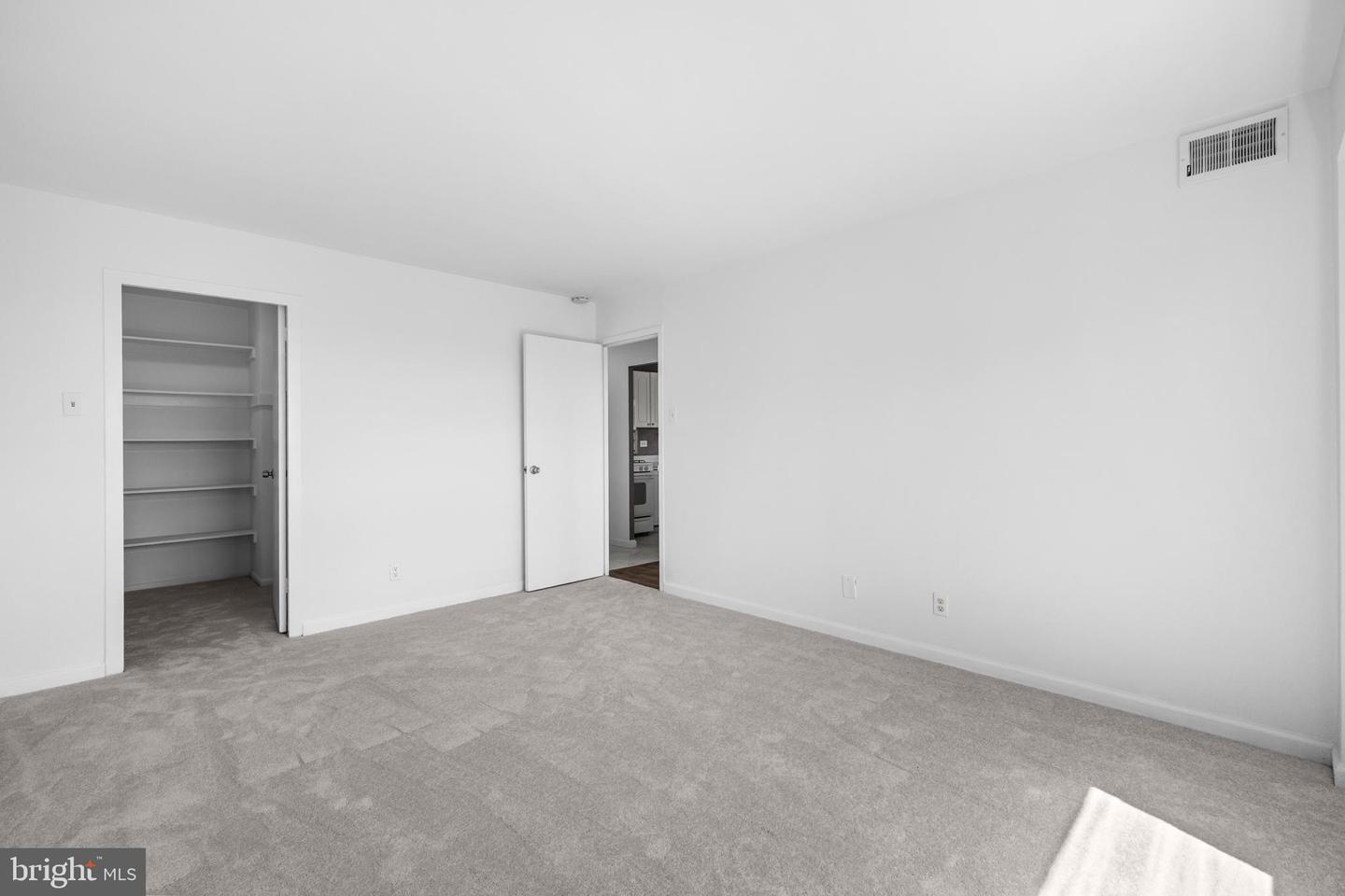 5340 HOLMES RUN PKWY #1102, ALEXANDRIA, Virginia 22304, 2 Bedrooms Bedrooms, ,1 BathroomBathrooms,Residential,For sale,5340 HOLMES RUN PKWY #1102,VAAX2053744 MLS # VAAX2053744